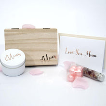 Load image into Gallery viewer, Bath Pamper Hamper - I love you Mum Personalised Gift Box - PrettyLittleGiftBox
