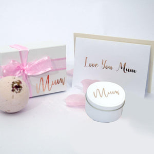 White custom gift set with handmade candle and bathbomb